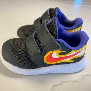 Nike Flame Running Shoes